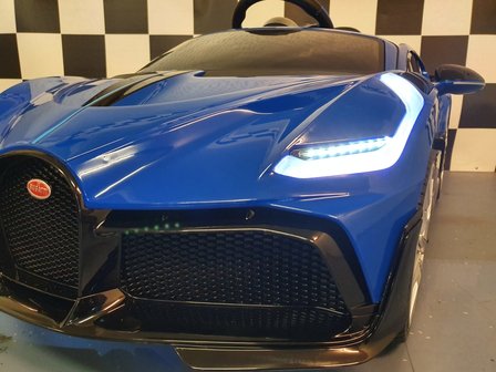 Bugatti Divo blauw