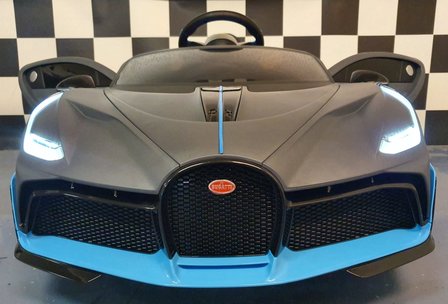 Bugatti Divo mat grijs