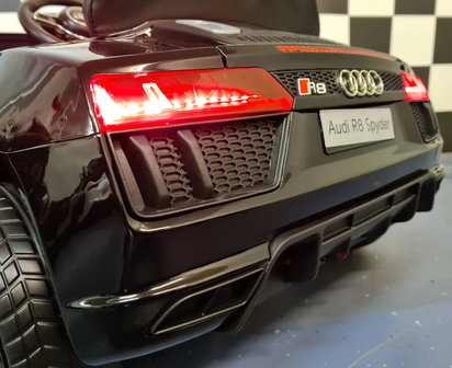 Audi R8 spyder metallic zwart klein