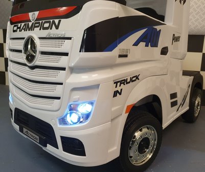 Mercedes vrachtwagen ACTROS 12V wit met trailer