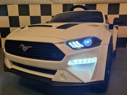 Ford Mustang Elektrische Kinderauto met RC Wit