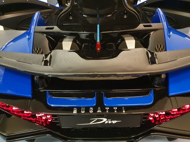 Bugatti Divo blauw