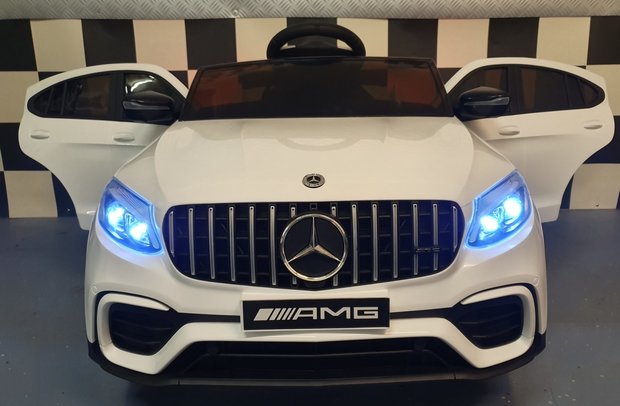Mercedes AMG GLC wit met MP4 - 4 motoren