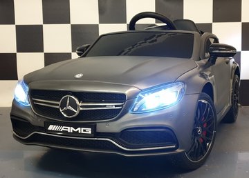 Mercedes C63 AMG Mat Grijs